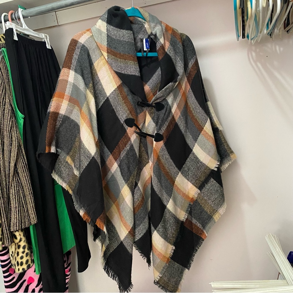 Black & Tan Plaid Poncho Apt. 9